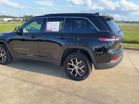 Used 2025 Jeep Grand Cherokee Limited RWD image 6