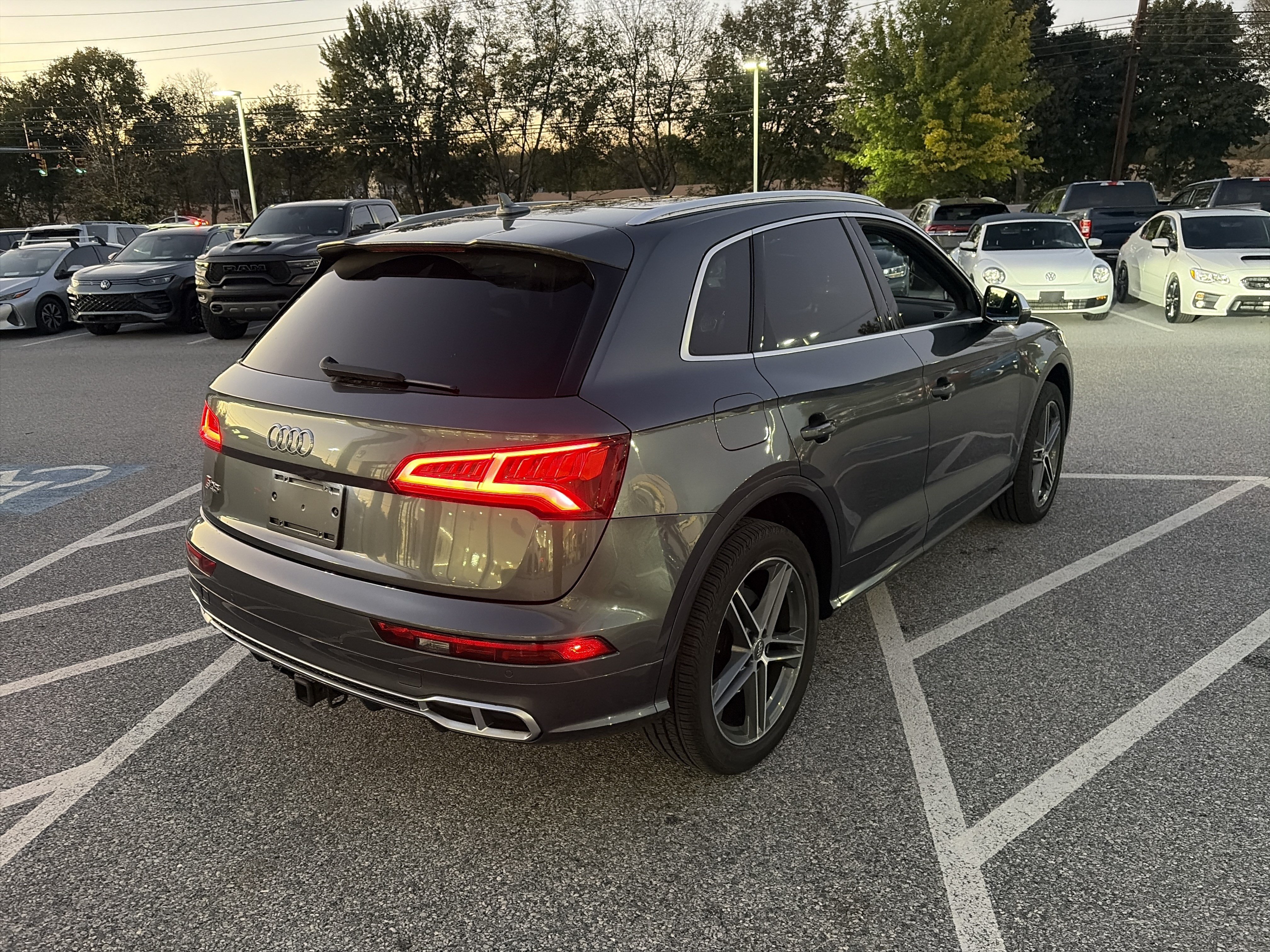 Used 2018 Audi SQ5 Prestige w/ Prestige Package AWD/4WD image 4