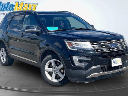 Used 2016 Ford Explorer XLT w/ Equipment Group 202A AWD/4WD image 3