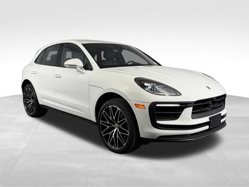 Used 2025 Porsche Macan AWD/4WD image 4