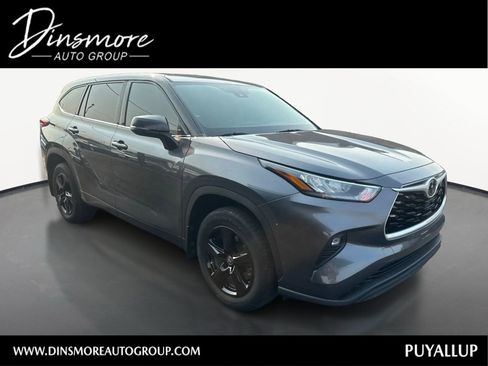 Used 2020 Toyota Highlander LE FWD image 1