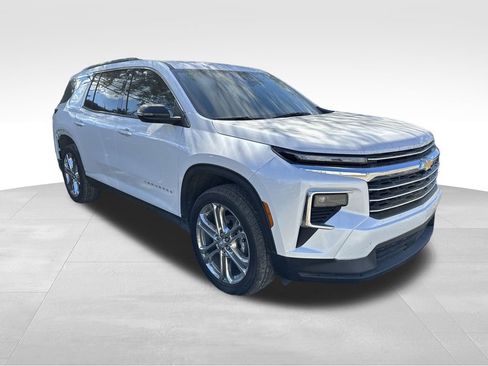 Certified 2025 Chevrolet Traverse LT image 11