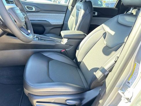 New 2026 Jeep Compass Latitude image 10