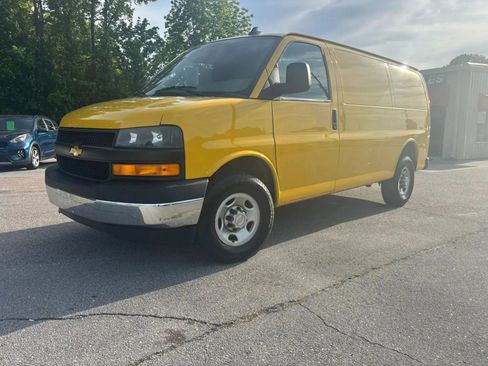 Used 2023 Chevrolet Express 2500 RWD image 3
