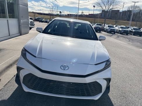 Used 2025 Toyota Camry SE image 5