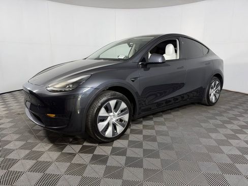Used 2024 Tesla Model Y 2WD image 2