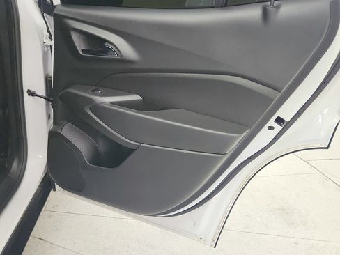 Certified 2024 Chevrolet Trax RS FWD image 30
