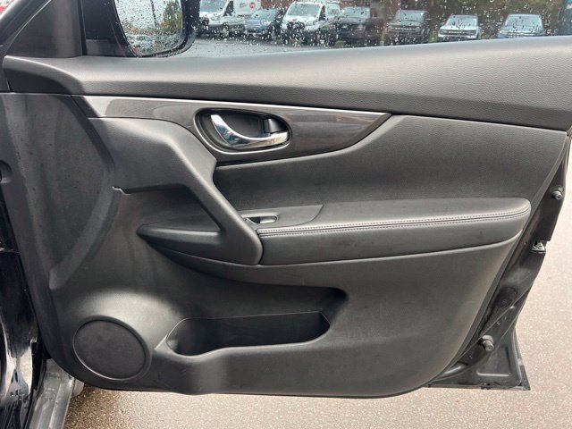 Used 2017 Nissan Rogue S AWD/4WD image 8