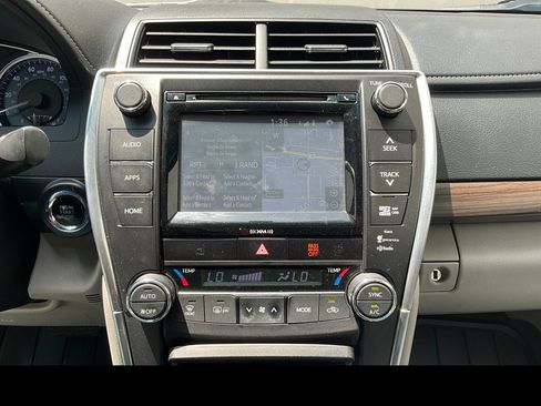 Used 2016 Toyota Camry XLE w/ Moonroof Package FWD image 5