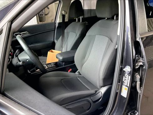 Used 2026 Kia Sportage LX FWD image 3