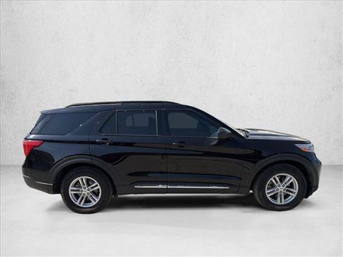 Used 2023 Ford Explorer XLT RWD image 6