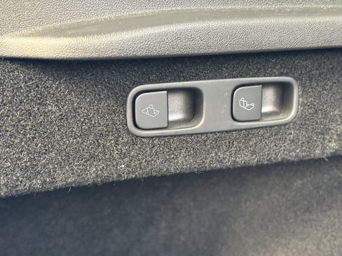 Used 2023 Tesla Model Y Performance image 10