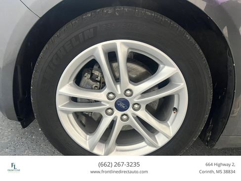 Used 2018 Ford Fusion SE w/ Fusion SE Technology Package FWD image 9