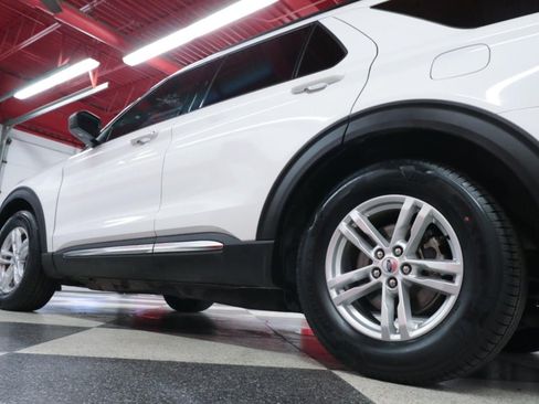 Used 2020 Ford Explorer XLT w/ Equipment Group 202A RWD image 40