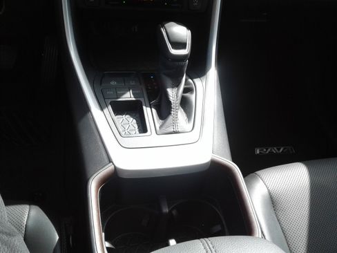 Used 2025 Toyota RAV4 Limited image 17