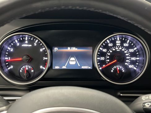 Used 2024 Kia Carnival LX FWD image 16