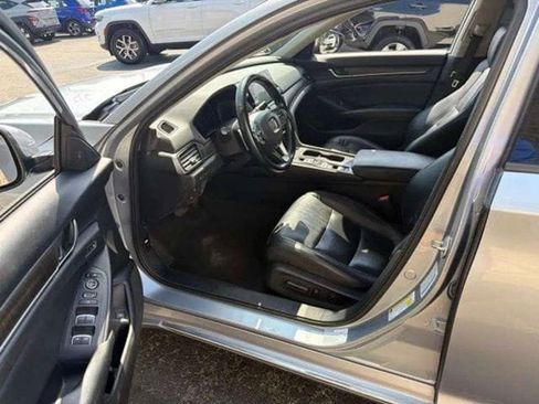 Used 2018 Honda Accord Touring image 9