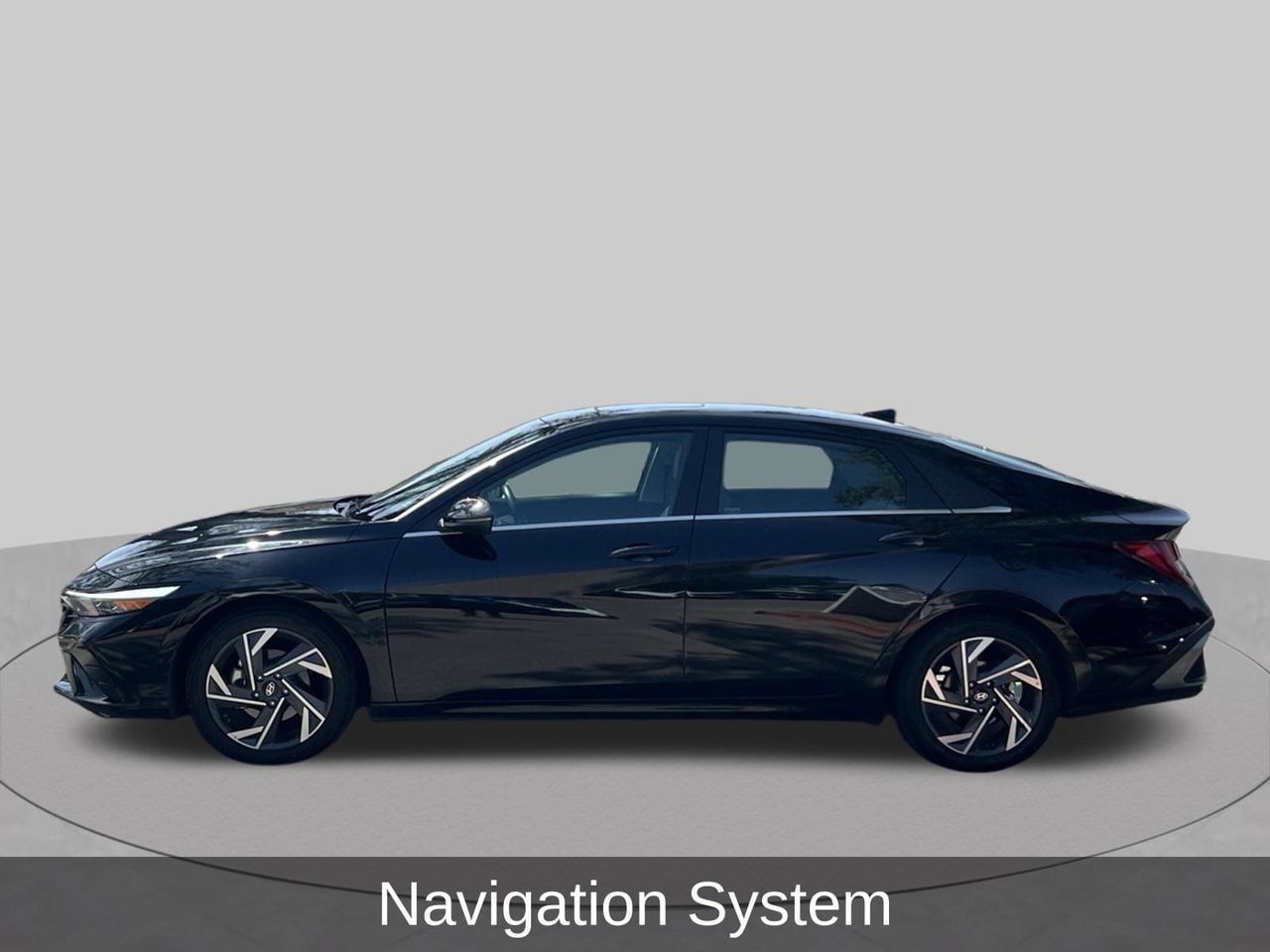 Used 2025 Hyundai Elantra Limited FWD image 2