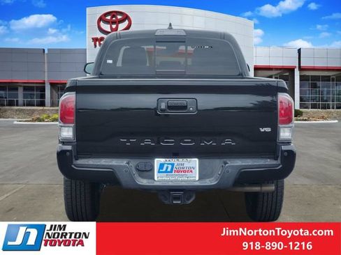 Used 2022 Toyota Tacoma TRD Sport w/ Technology Package RWD image 7