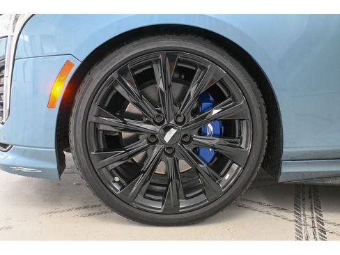 Used 2023 Cadillac CT4 V w/ LPO, ONYX Package image 22