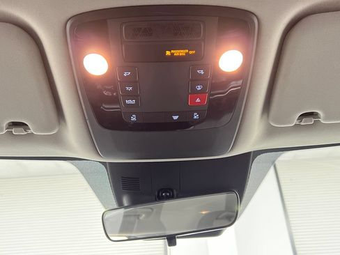 Used 2025 Kia Carnival FWD image 82