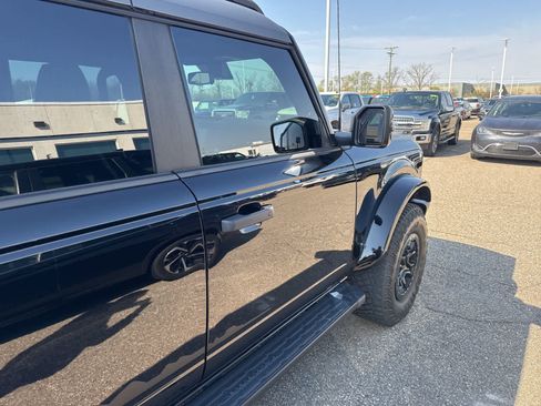 Used 2023 Ford Bronco Wildtrak image 23