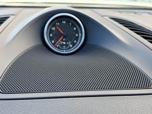 Certified 2018 Porsche Cayenne Platinum Edition image 29