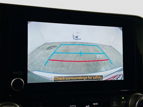 Used 2023 Toyota Highlander L image 11