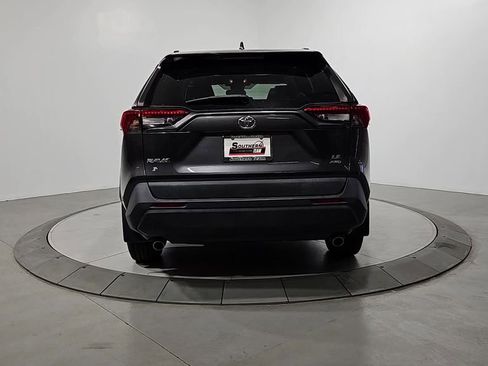 Used 2020 Toyota RAV4 LE image 4