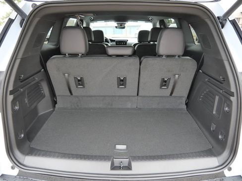 New 2026 GMC Acadia Elevation w/ Elevation Premium Package AWD/4WD image 32