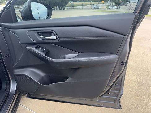 Used 2025 Nissan Rogue SV w/ SV Premium Package FWD image 12
