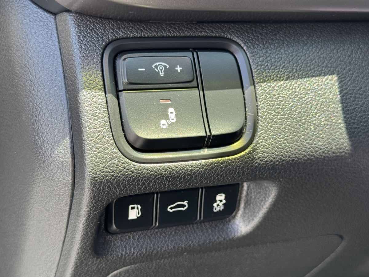 Used 2018 Kia Optima LX w/ 17" Alloy Wheels Package FWD image 25
