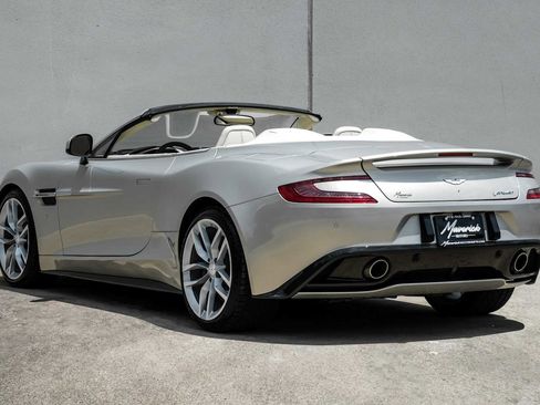 Used 2016 Aston Martin Vanquish Volante RWD image 18