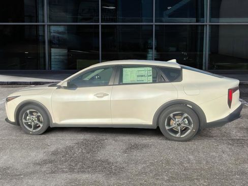 New 2025 Kia K4 image 8