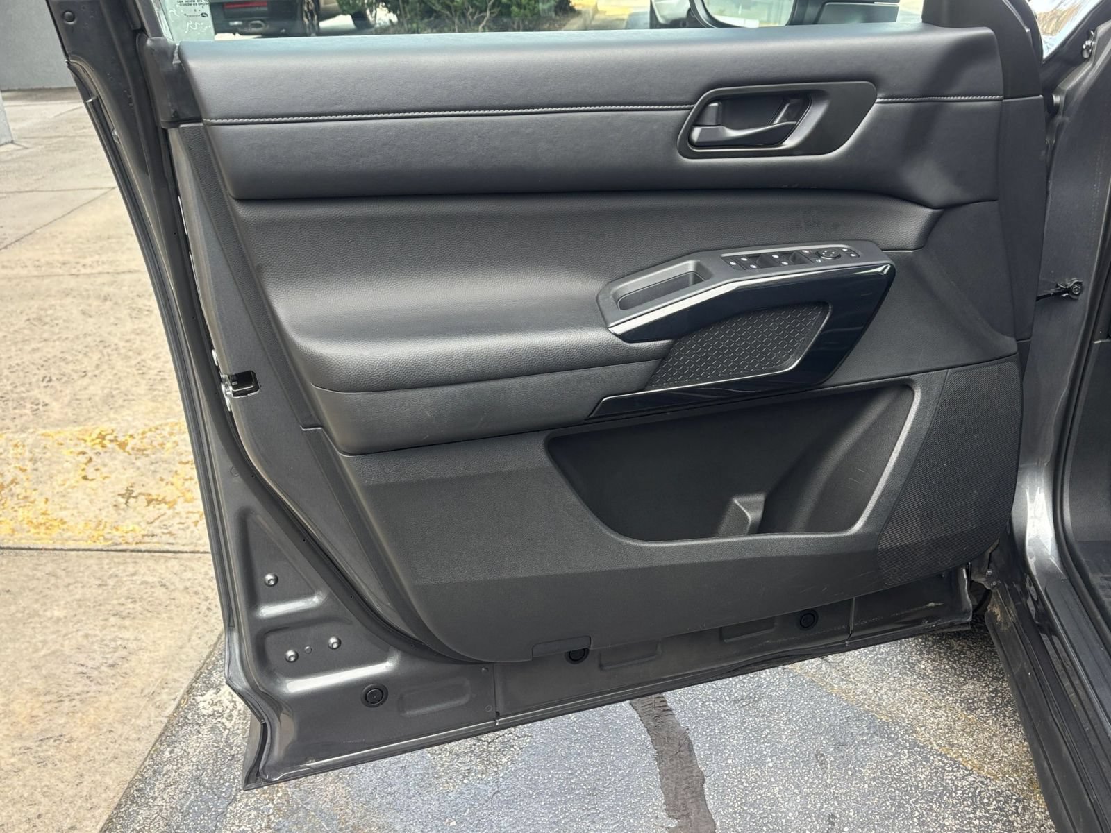 Used 2025 Nissan Pathfinder SV AWD/4WD image 18