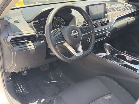 Used 2024 Nissan Altima 2.5 SV FWD image 17