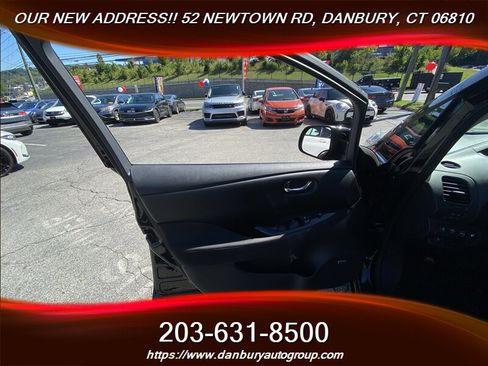 Used 2017 Nissan Leaf SV w/ Premium Package FWD image 9