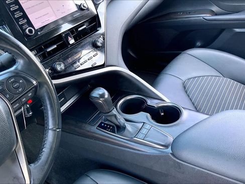 Used 2022 Toyota Camry SE FWD image 16