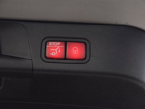 Used 2024 Mercedes-Benz EQB 300 4MATIC image 32