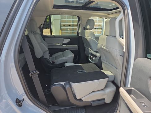Used 2025 Ford Expedition Active AWD/4WD image 15
