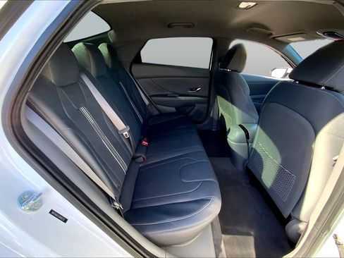 Used 2022 Hyundai Elantra SEL w/ Cargo Package FWD image 17
