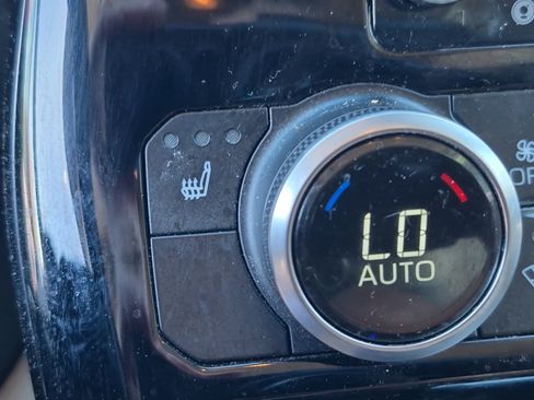 Used 2022 Toyota Highlander XLE AWD/4WD image 34