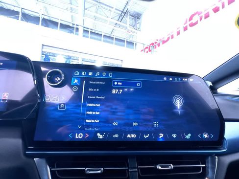 Used 2026 Chevrolet Equinox EV LT image 24