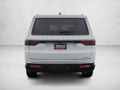 Used 2024 Jeep Wagoneer L Series II RWD image 7