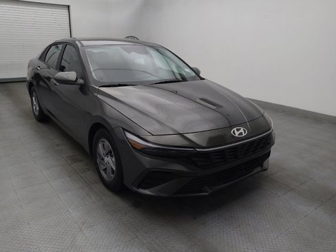 Used 2024 Hyundai Elantra SE image 13
