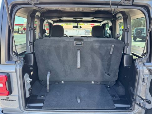 Used 2018 Jeep Wrangler Sport AWD/4WD image 12