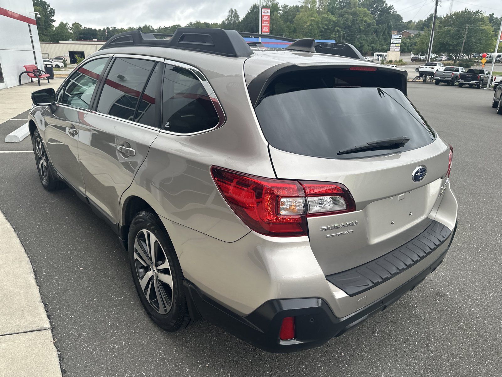 Used 2018 Subaru Outback 2.5i Limited AWD/4WD image 6