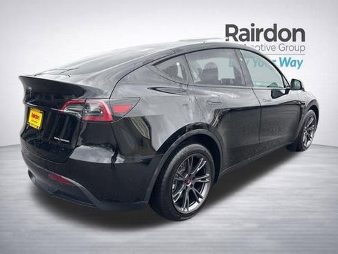 Used 2025 Tesla Model Y Long Range image 9
