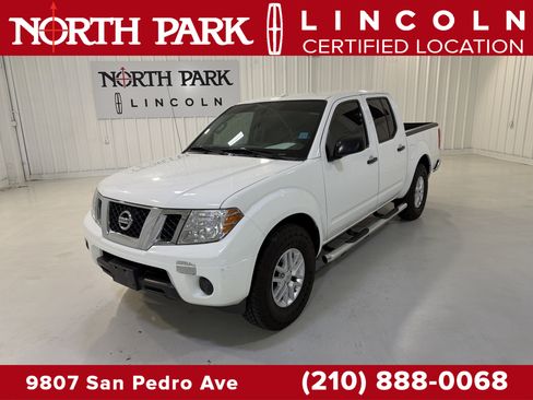Used 2015 Nissan Frontier SV RWD image 1