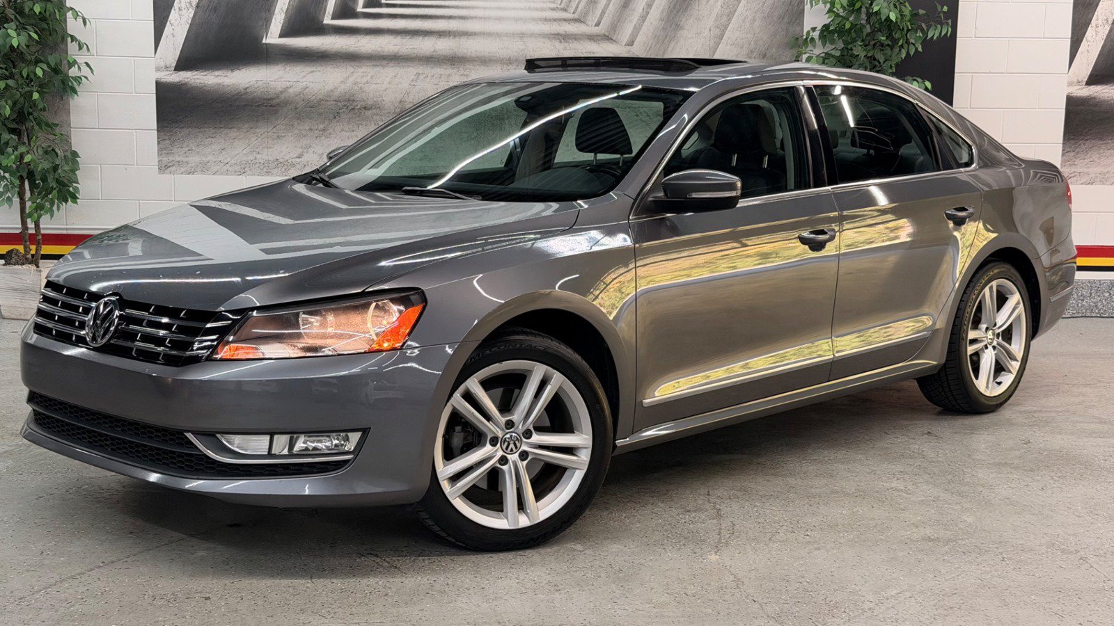 Used 2014 Volkswagen Passat 3.6 SEL Premium FWD image 3